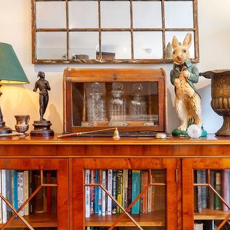 Ferienwohnung Outstanding Antique 1Br Flat In Soho London Exterior foto