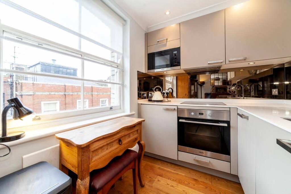 Ferienwohnung Outstanding Antique 1Br Flat In Soho London Exterior foto
