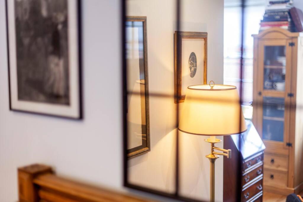 Ferienwohnung Outstanding Antique 1Br Flat In Soho London Exterior foto