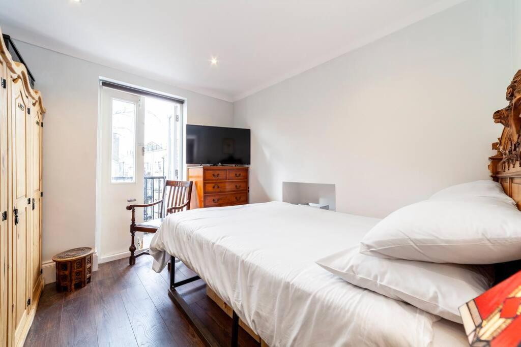 Ferienwohnung Outstanding Antique 1Br Flat In Soho London Exterior foto