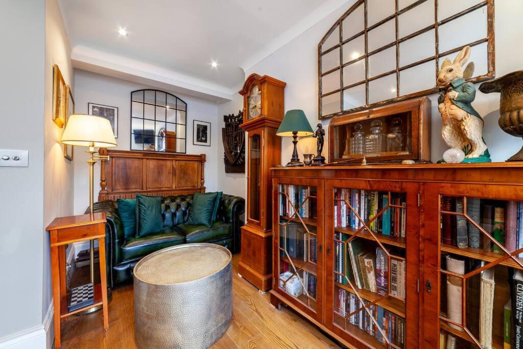Ferienwohnung Outstanding Antique 1Br Flat In Soho London Exterior foto