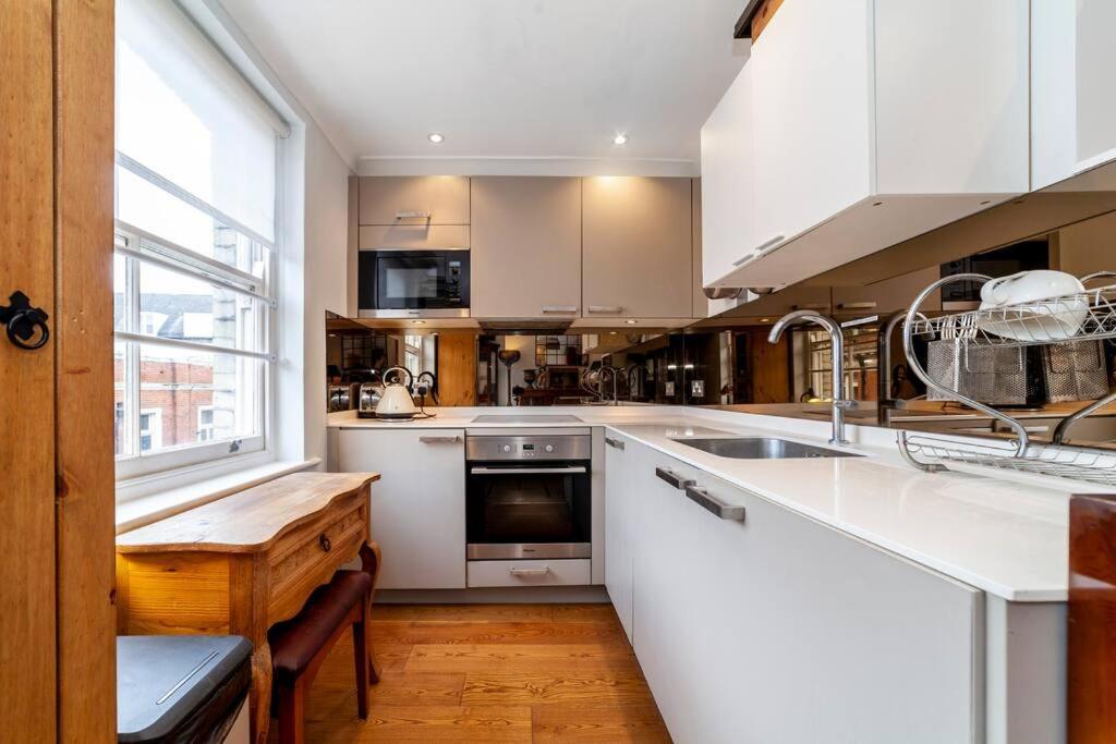 Ferienwohnung Outstanding Antique 1Br Flat In Soho London Exterior foto