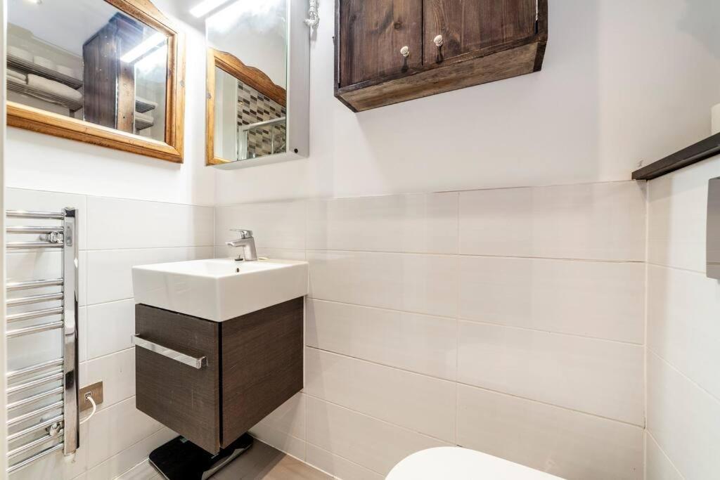 Ferienwohnung Outstanding Antique 1Br Flat In Soho London Exterior foto