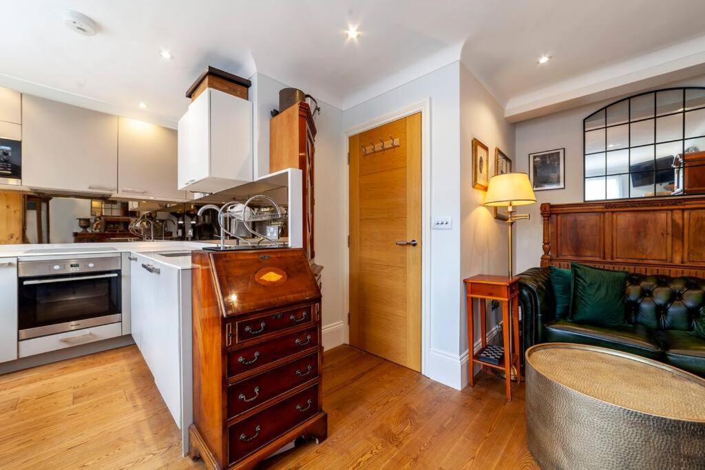 Ferienwohnung Outstanding Antique 1Br Flat In Soho London Exterior foto